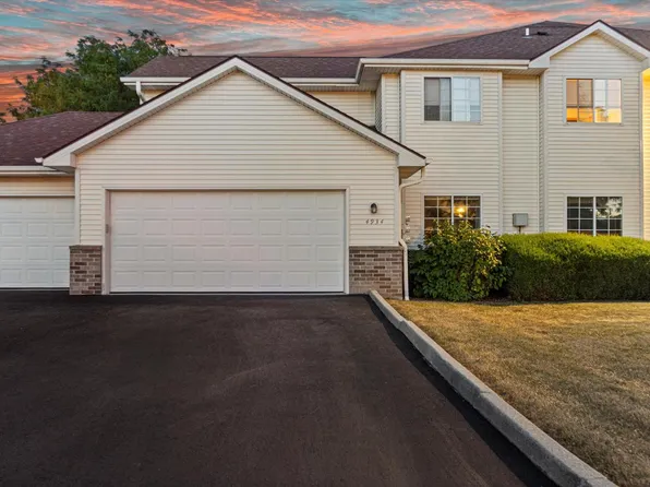 4934 West Maple Leaf CIRCLE, Greenfield, WI 53220