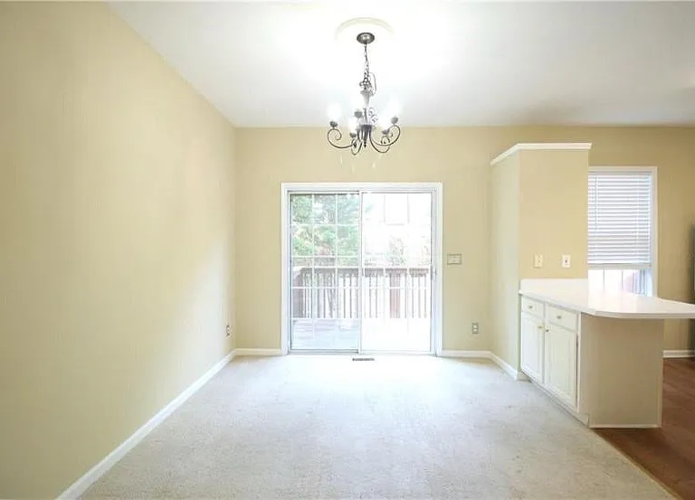 3915 Howell Park Rd — Photo 10