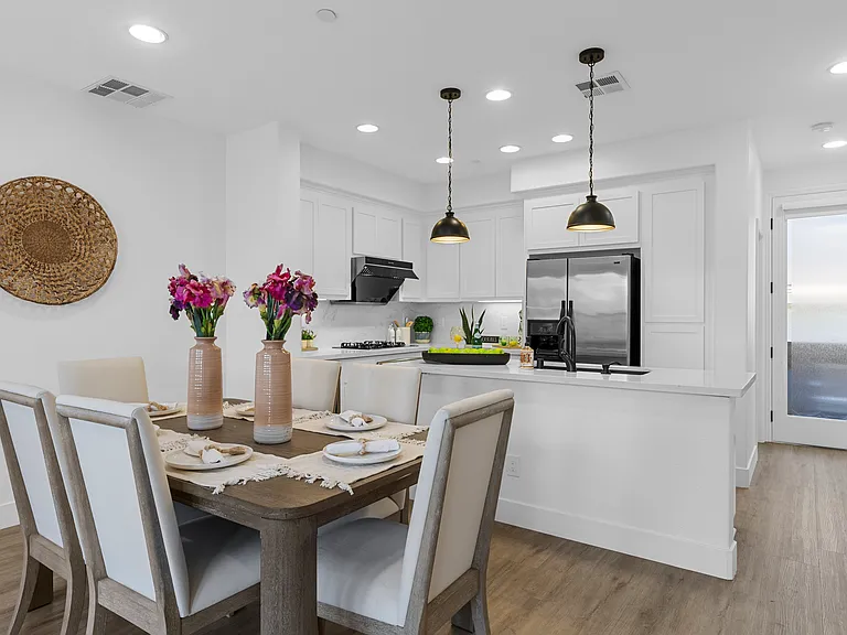 1469 W San Carlos St — Photo 13