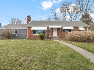 23592 Buckingham St, Clinton Township, MI 48036