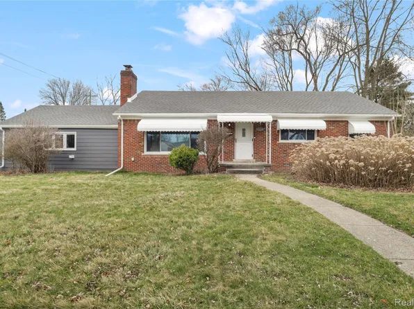 23592 Buckingham St, Clinton Township, MI 48036