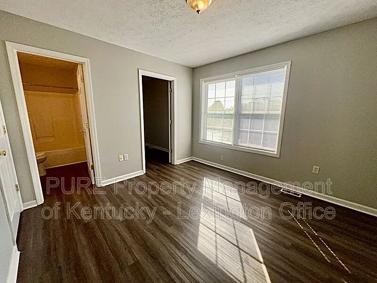2561 Mackenzie Ln — Photo 17