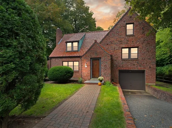326 Lake St, Belmont, MA 02478