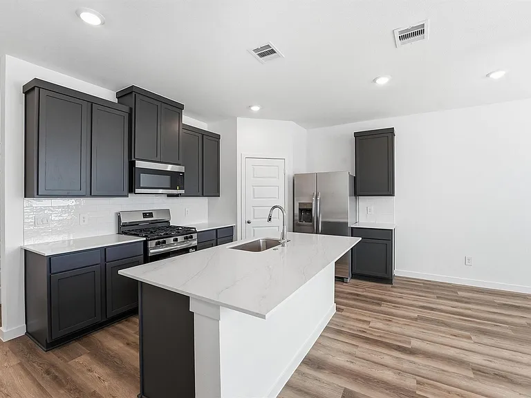 963 Mansfield St — Photo 1
