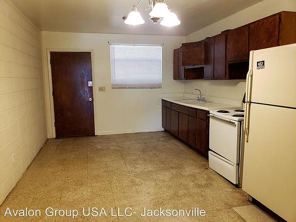 3rd image of 7140 Conant Ave