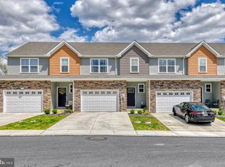 27 Hubbardton Ct, Reading, PA 19608
