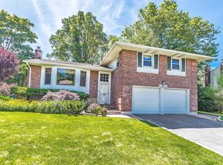 15 Avondale Rd, Plainview, NY 11803