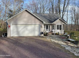 118 Smithview Dr, Greentown, PA 18426