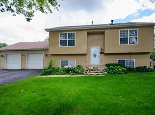 851 N Elmwood Dr, Aurora, IL 60506