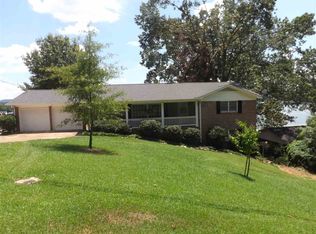128 Lakeshore Dr, Rainbow City, AL 35906