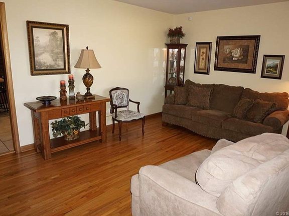 2nd image of 626 N Moccasin Pl