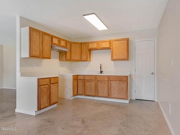 4th image of 204 2nd St
