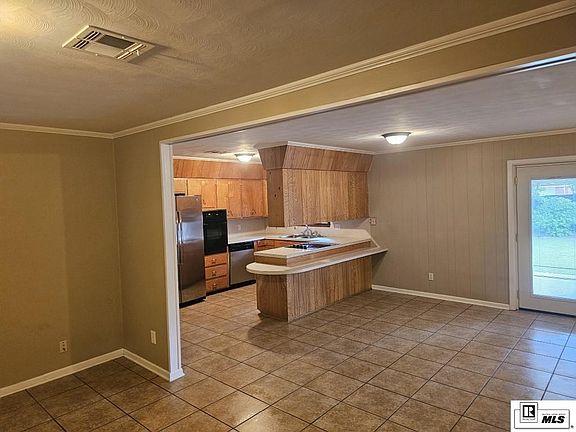 3rd image of 102 Linden Dr