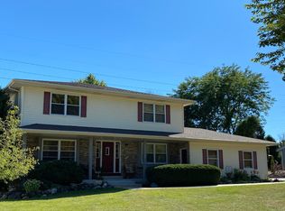 635-637 W Briarknoll Ct, Saukville, WI 53080