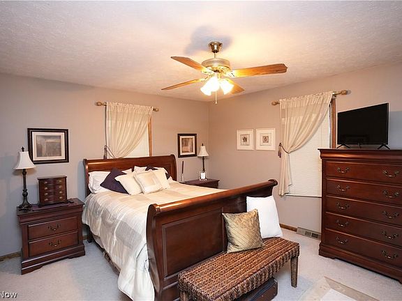5th image of 295 Chelmsford Dr