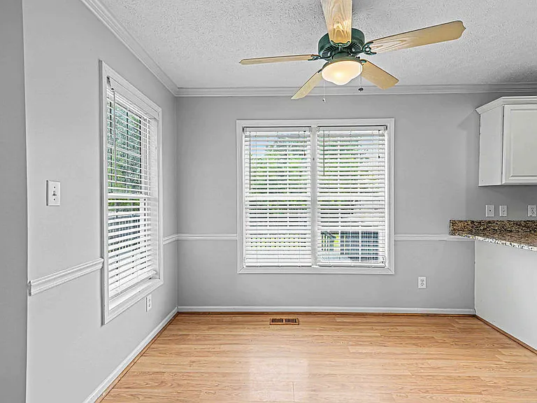 209 Lansing Ct — Photo 10