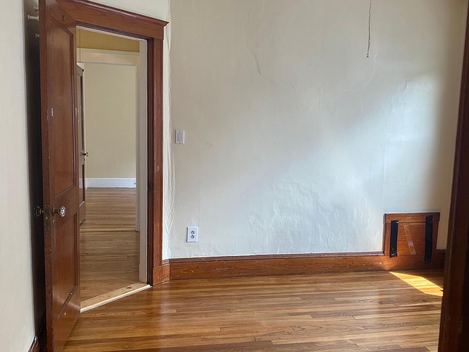 Center bedroom