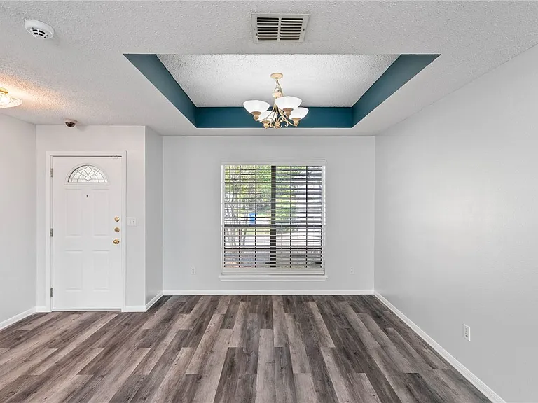 2210 Dorsey St — Photo 3