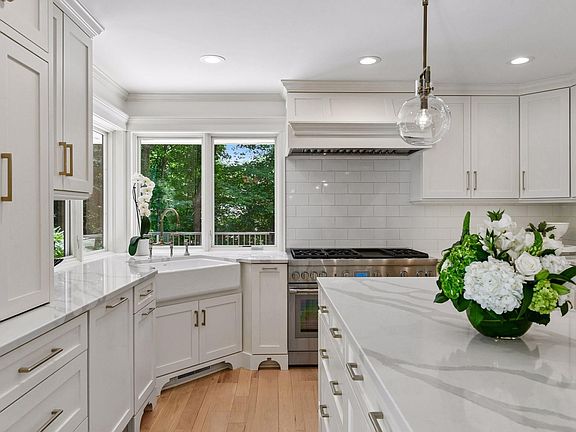 3rd image of 19615 Muirfield Cir