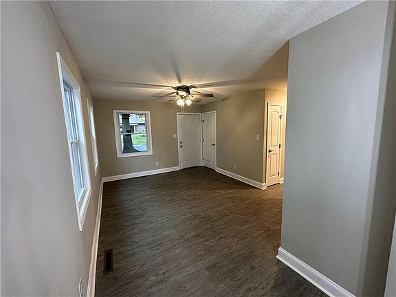 5th image of 4713 Melody Ln