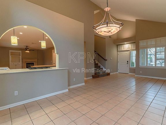 5th image of 2326 Carriage Dr