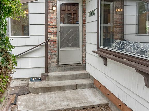 3rd image of 3339 Louise Ave W