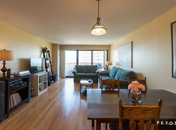 2nd image of 2020 N Lincoln Park W APT 14D