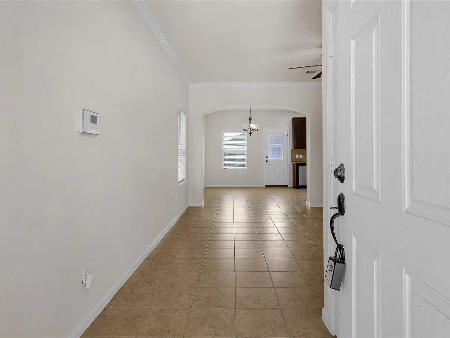 4 bed, 2.5 bath, 2091 sqft, $2,400 — Photo 3