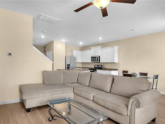 3rd image of 1611 Independence Blvd
