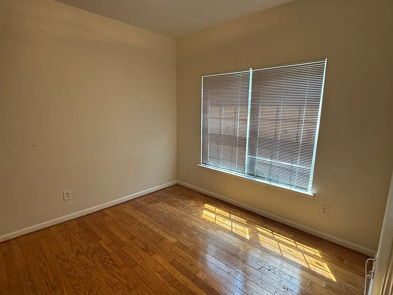 391 Brookview Dr — Photo 6