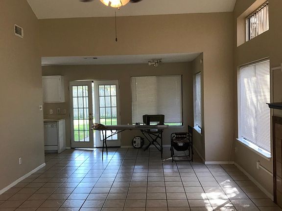 3rd image of 6916 Foxvalley Ln