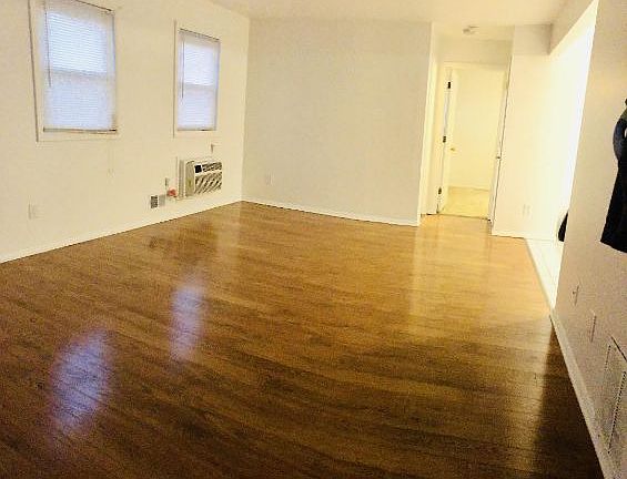 2nd image of 601 Mistletoe Ave APT 12