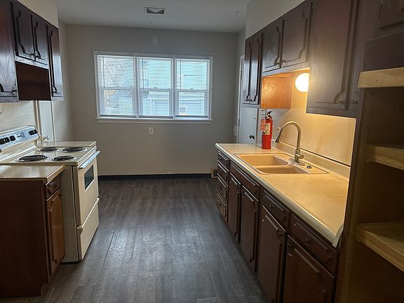 4th image of 1800 Douglas St
