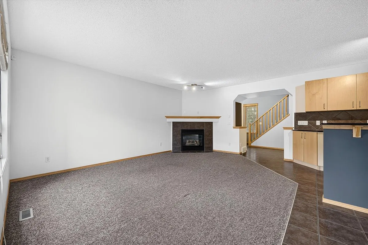 177 Royal Birch Terr Nw — Photo 3