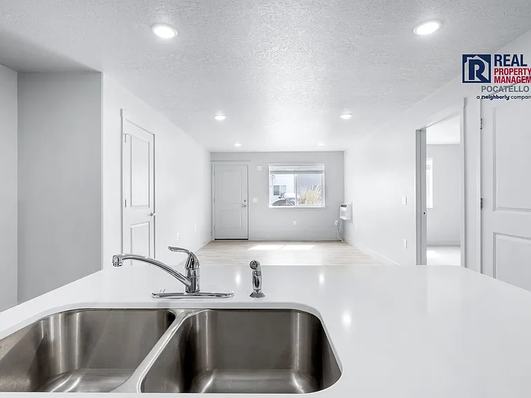 1837 W Quinn Rd — Photo 6