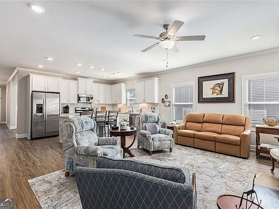 4th image of 87 Colonial Ct