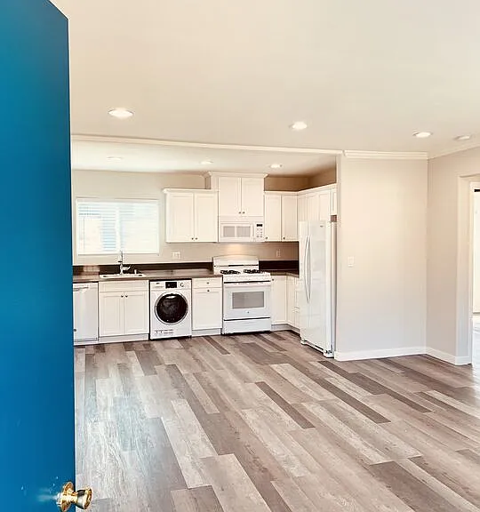 1163 N Raymond Ave #6 — Photo 5