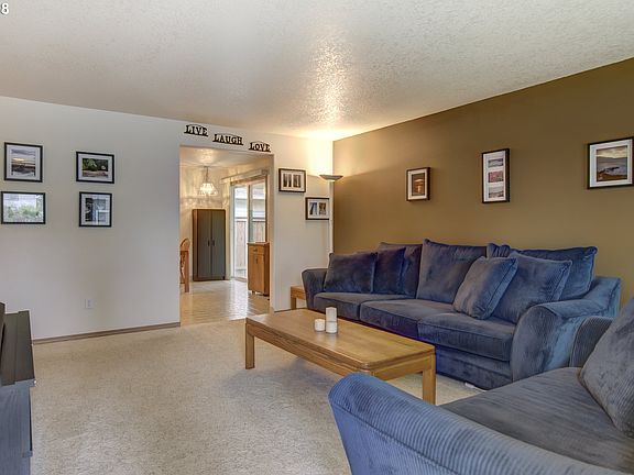 3rd image of 14127 NE 81st Cir