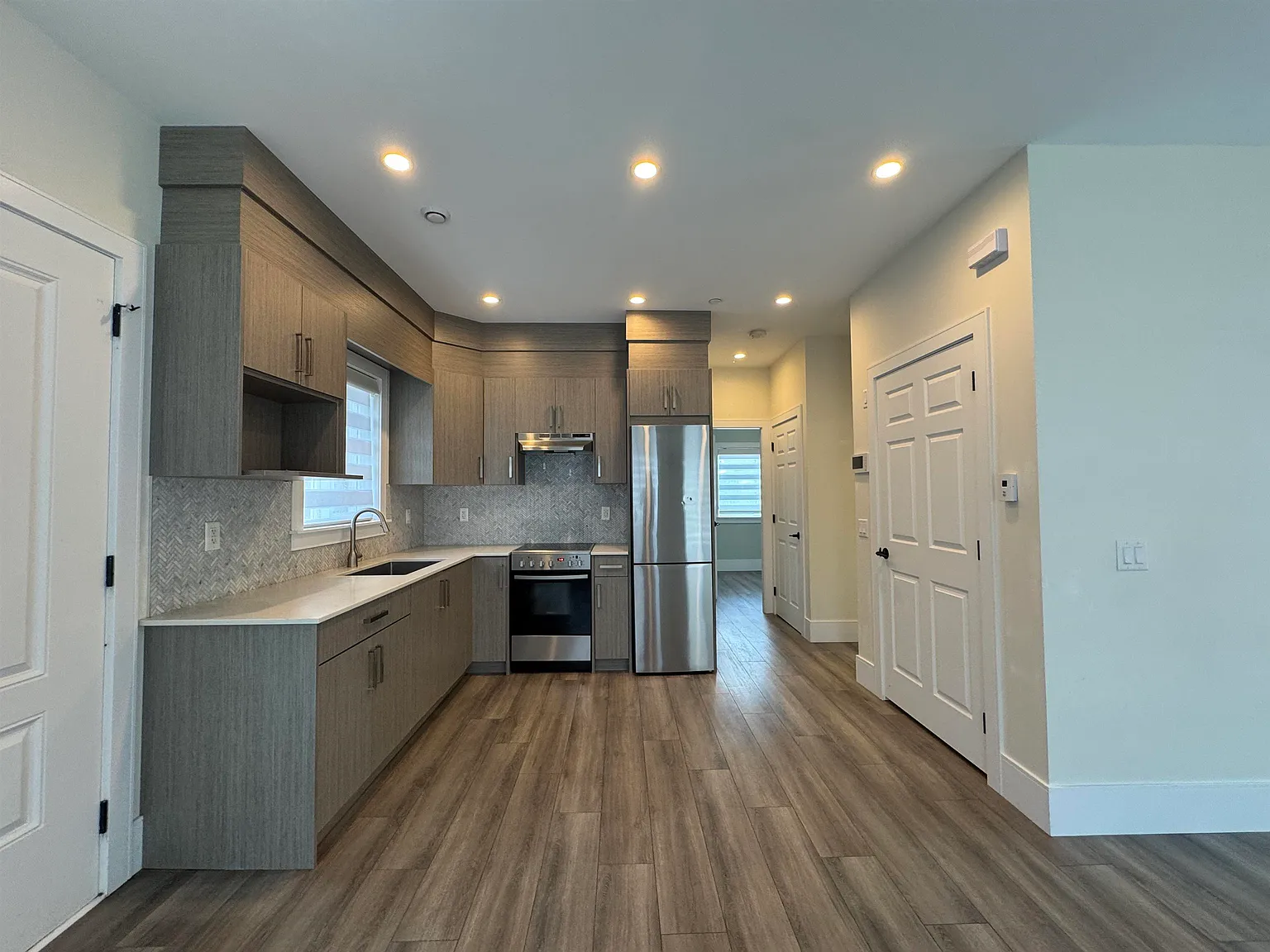 2 bed, 1000 sqft, $2,350 — Photo 2