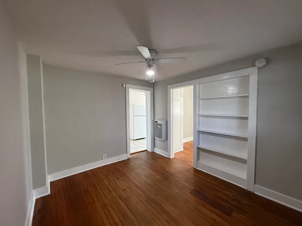 5150 6th St APT 1, Zephyrhills, FL 33542