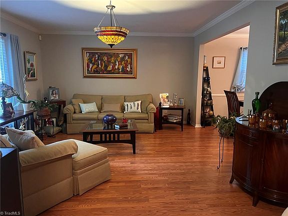 5th image of 411 W Montcastle Dr