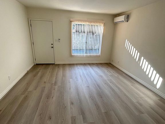 4th image of 3038 Evelyn Ave
