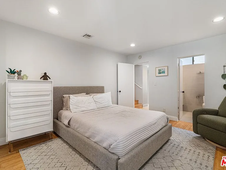 11925 Goshen Ave #4 — Photo 16