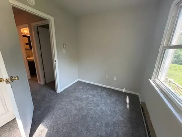 1090 Williamsburg Rd — Photo 10
