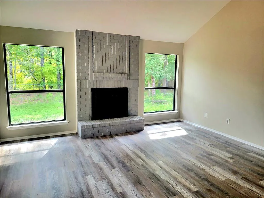 3 bed, 2.5 bath, 1978 sqft, $2,250 — Photo 2