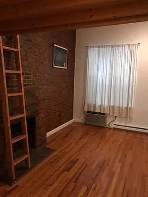 Rented by Metroline Realty | media 33