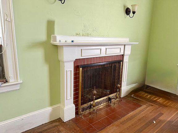 5th image of 486 King St