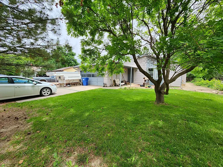 530 N Orchard Ave — Photo 1
