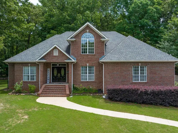 3304 Live Oaks Cir, Hueytown, AL 35023