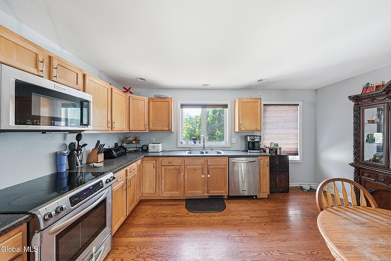 3rd image of 14 Booth Street